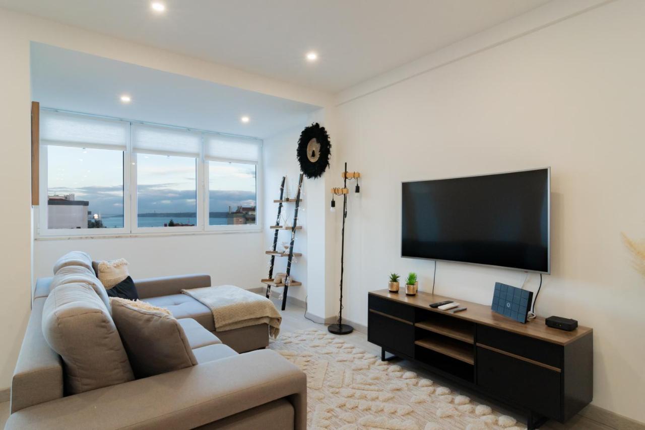 Stylish Apartment W/ River View By Lovelystay Oeiras Eksteriør bilde