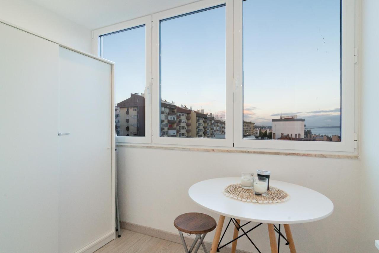 Stylish Apartment W/ River View By Lovelystay Oeiras Eksteriør bilde