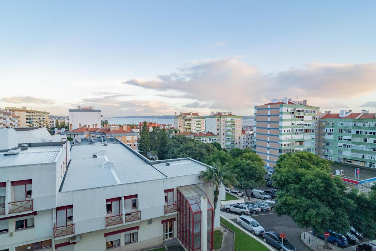 Stylish Apartment W/ River View By Lovelystay Oeiras Eksteriør bilde