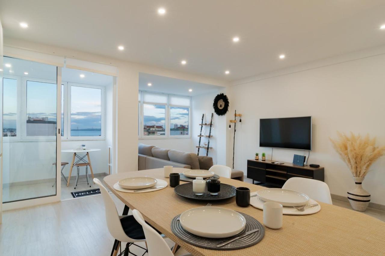 Stylish Apartment W/ River View By Lovelystay Oeiras Eksteriør bilde